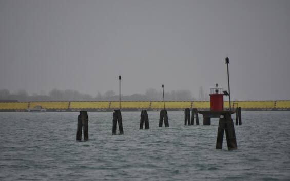 Venezia, è allerta per l’acqua alta: ma livello troppo basso per Mose in azione